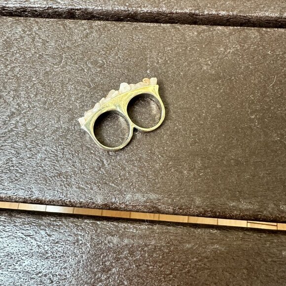 Vintage Chunky Gold Tone Pink Quartz Two Finger Ring size 8 & size 9 - Picture 6 of 8